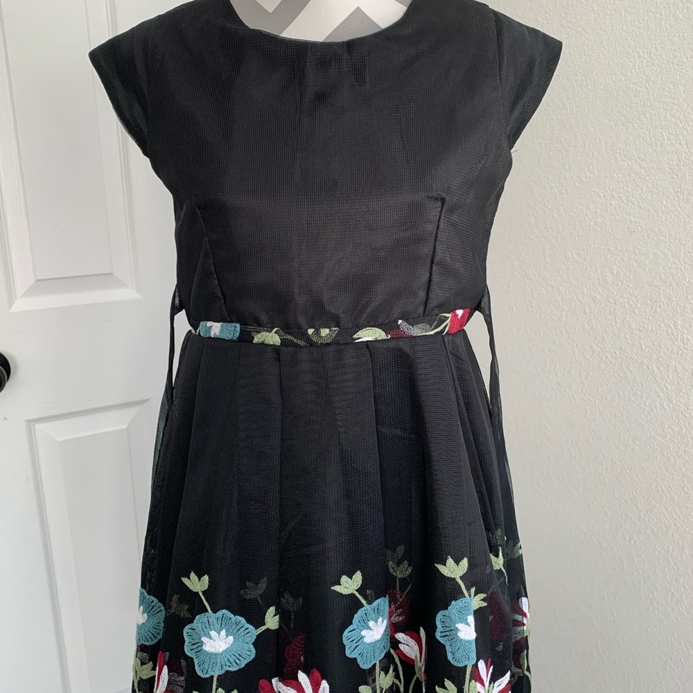 Joy kids USA embroidered black dress size Medium - Picture 3 of 5